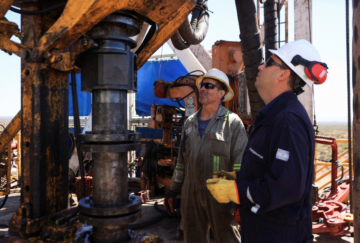 Argentina’s growth paradox: Shale riches grow as jobs disappear elsewhere