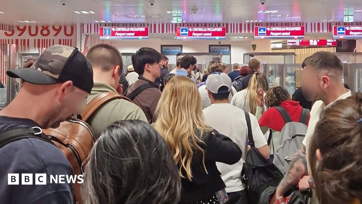 Stop pretending EU's new border system is working, says airports chief