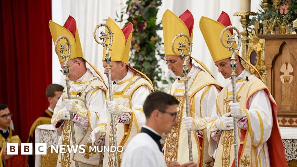 Quiénes son los lefebvrianos, el grupo ultraconservador excomulgado por el Vaticano luego de desafiar al papa León XIV ordenando a 4 obispos