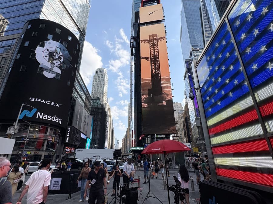 Retail and Wall Street are underwater on SpaceX — but not going down without a fight