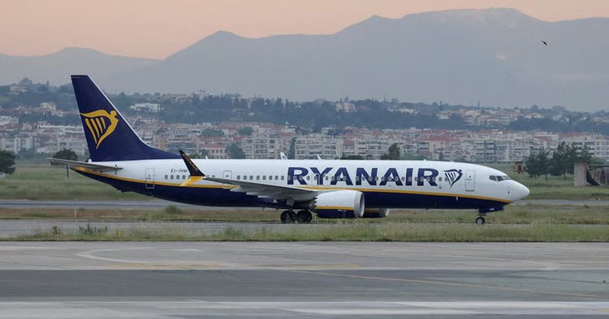 Ryanair sees lower summer fares as profit misses forecasts