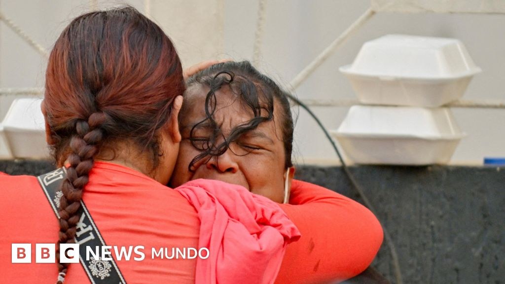 Las emotivas imágenes de las labores de rescate en la búsqueda de sobrevivientes tras los terremotos de Venezuela