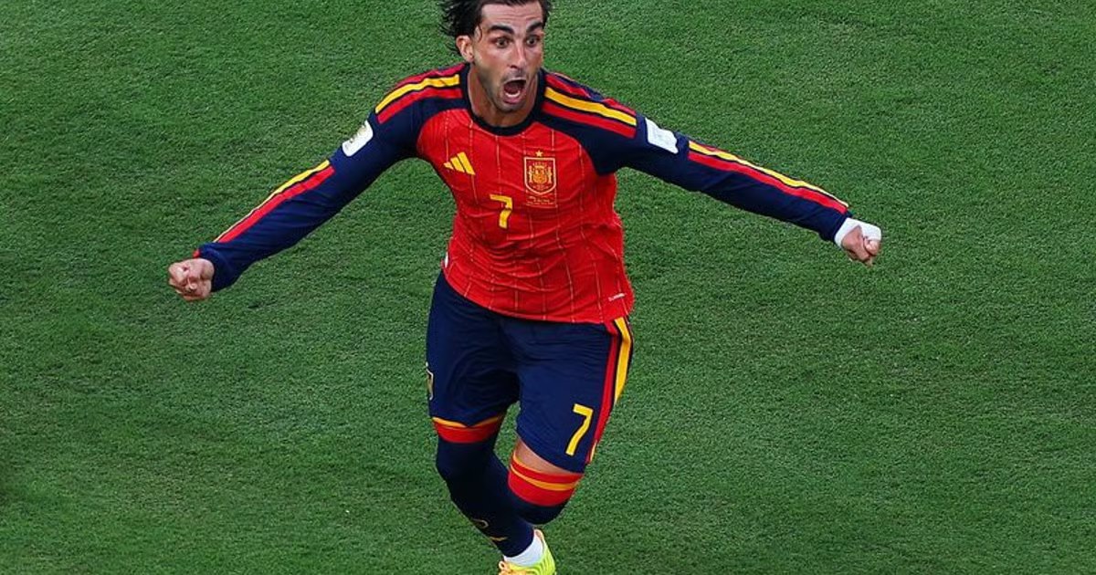 Soccer-Spain battle past 10-man Argentina 1-0 in extra time to win World Cup