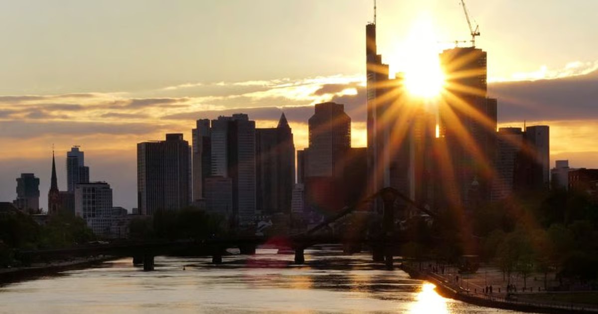 French private sector contraction eased in July, flash PMIs show
