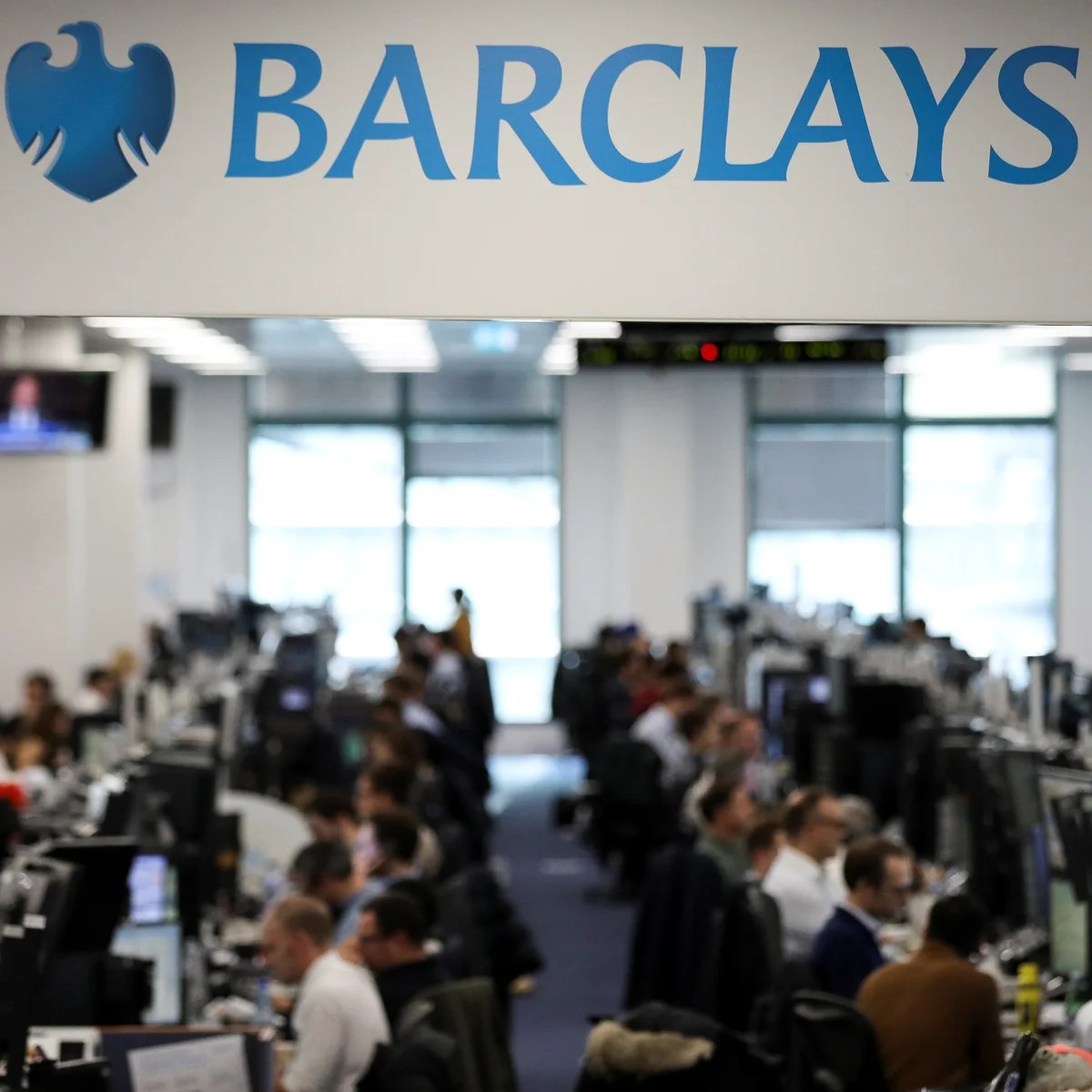 Thousands of Barclays staff revolt over return-to-office mandate