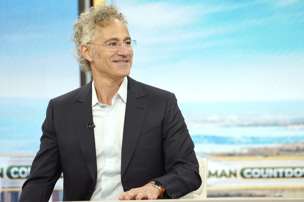 Palantir soars 12% on blowout quarter, with U.S. commercial revenue soaring nearly 150%