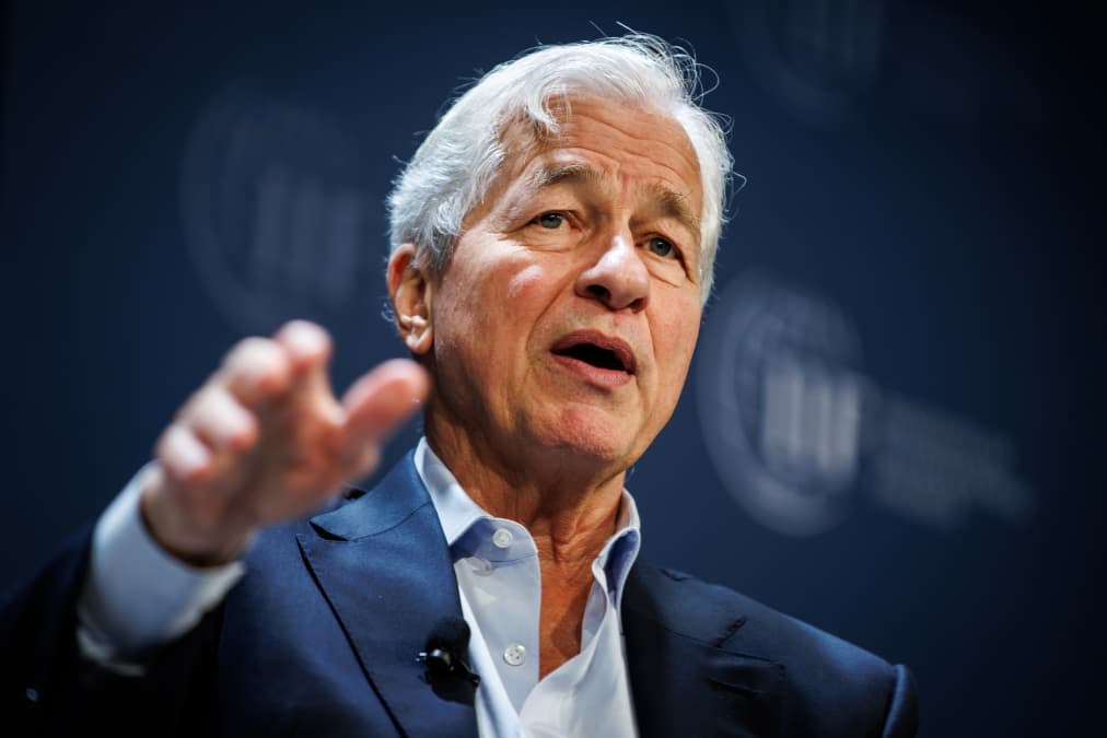 Jamie Dimon says markets underestimate risks and he wouldn't buy stocks or Treasurys at current prices