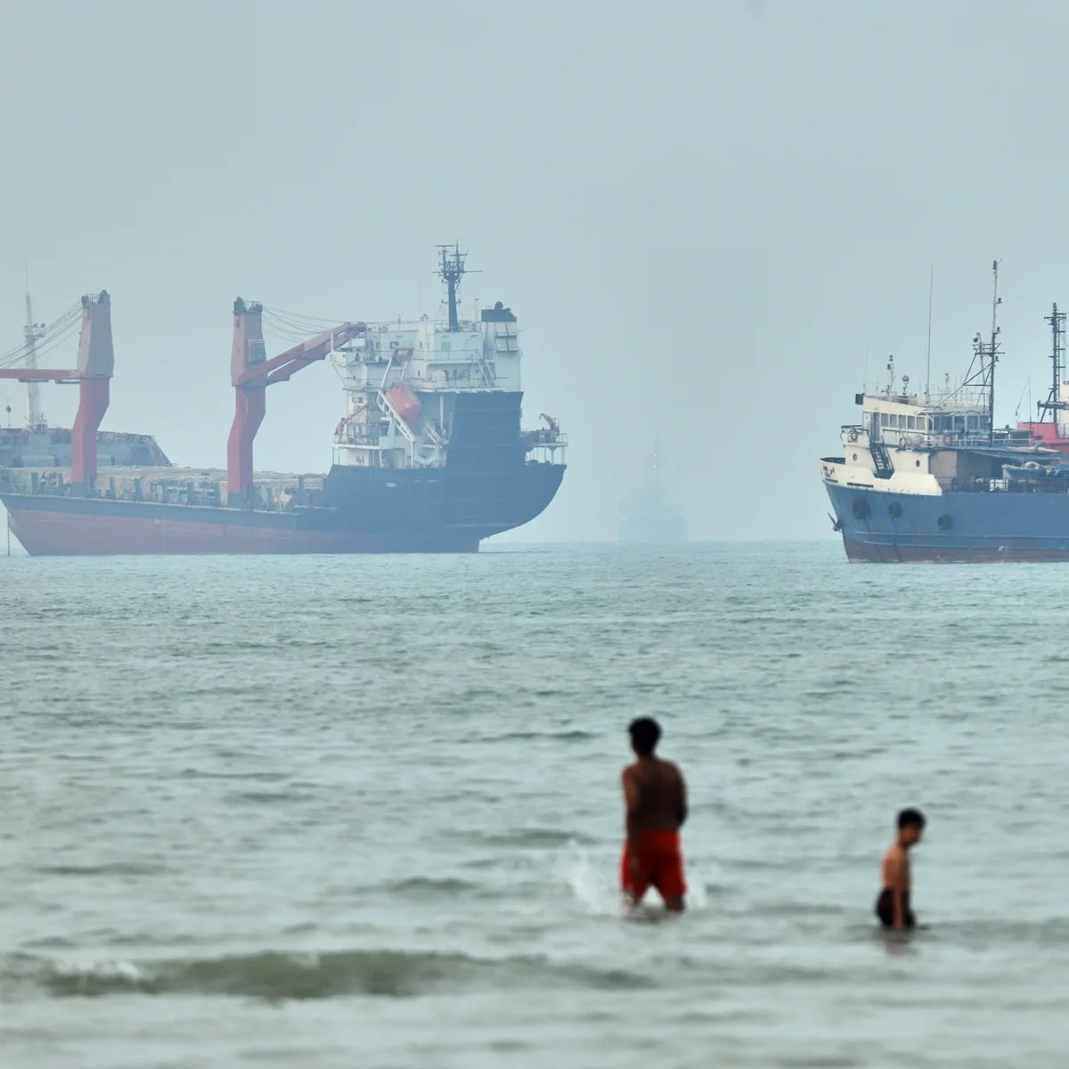 Oil prices fall as US pauses strikes on Iran over strait of Hormuz