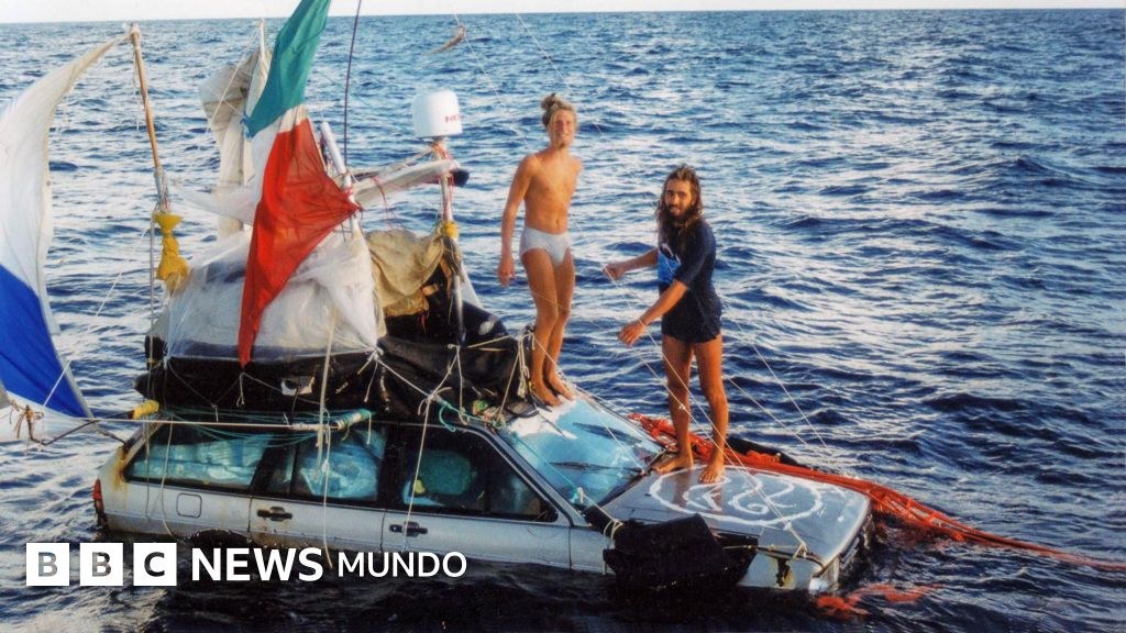 Cruzamos el Atlántico en dos coches flotantes para cumplir el sueño de mi padre moribundo