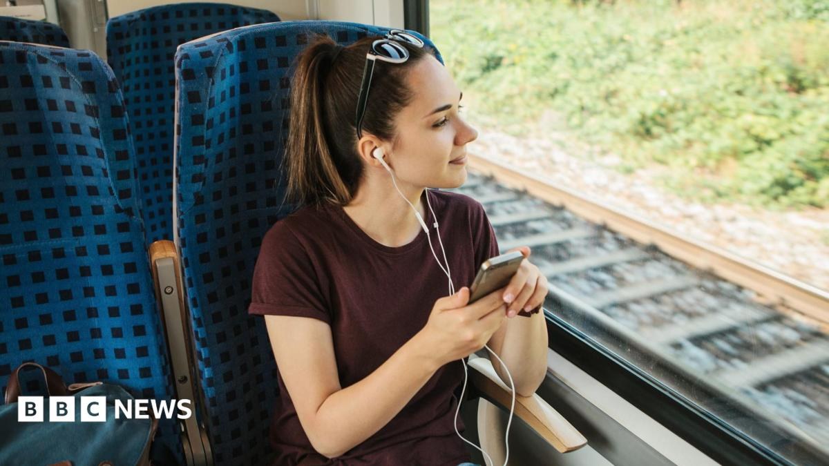 Half-price rail travel extended to 18-year-olds