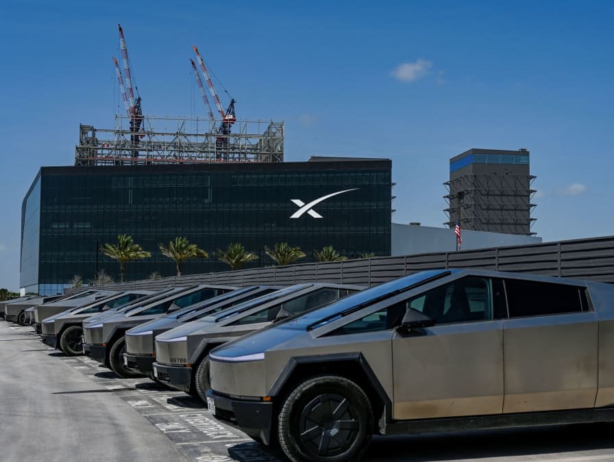 SpaceX has now lost the equivalent of a full Tesla in market capitalization