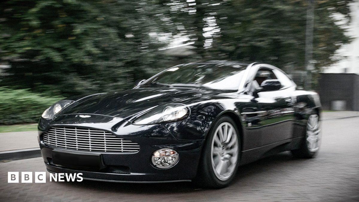 Aston Martin secures £550m loan deal
