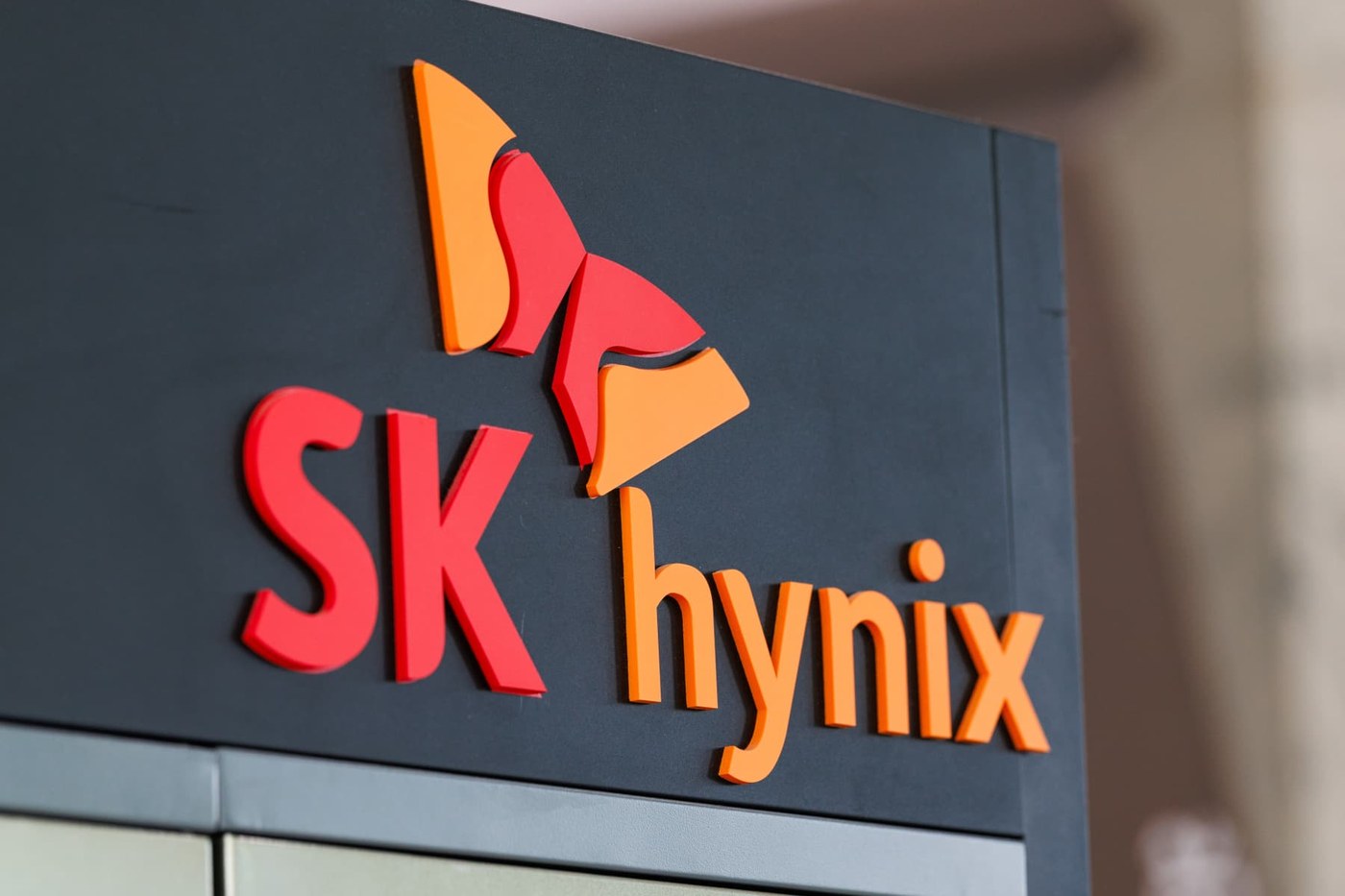 SK Hynix shares slide 10% in Seoul after stellar Nasdaq debut