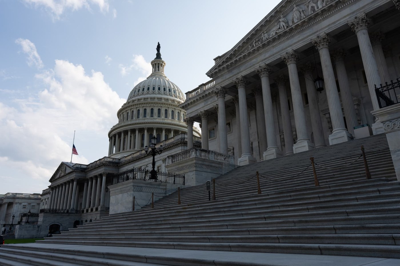 Congress splits on war powers resolutions to force Trump to abandon Iran war