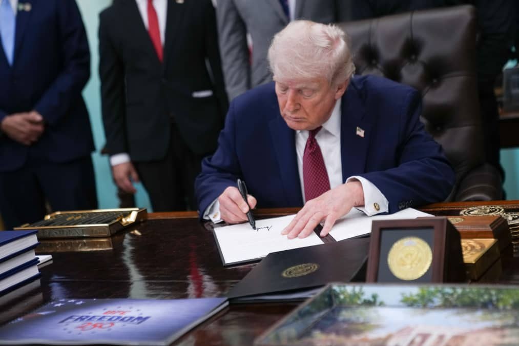 Trump plans steep tariffs on generic drugs starting in 2028 to spur U.S. production