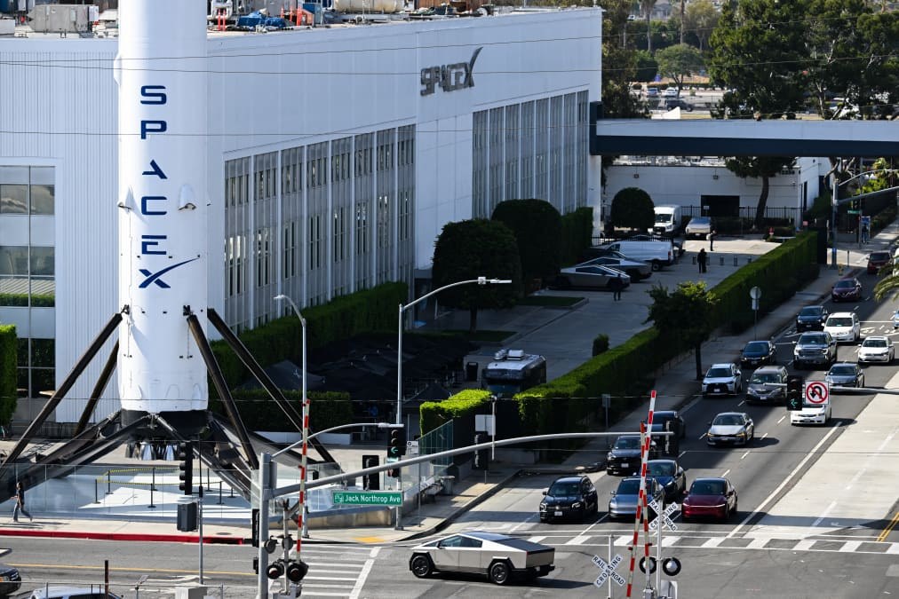 Why SpaceX and Tesla are ‘value’ stocks, according to this fund manager