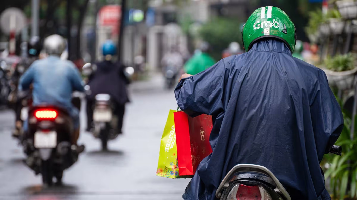 Vietnam to revise food safety law, reining delivery apps like Shopee, Grab
