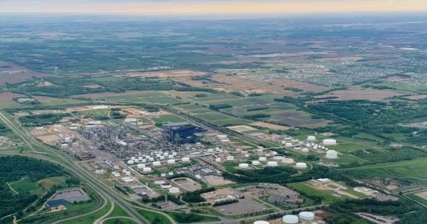 Oil Crisis Is Spreading From Crude Prices to the Cost of Moving It