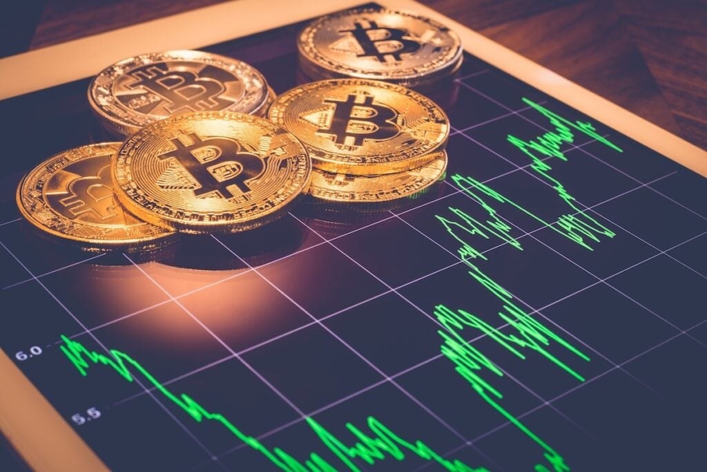 Bitcoin, Ethereum, XRP, Dogecoin Gain After Trump Holds Off Iran Strikes: Analyst Sees 'Strong and Vital - Benzinga