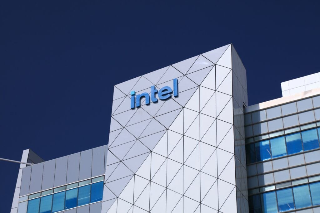 Intel Stock Soars as Microsoft's Cloud Fuels AI Hardware Market - Intel (NASDAQ:INTC) - Benzinga